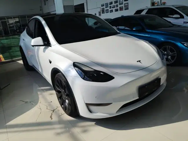 Tesla Model Y — Фото автомобиля 3