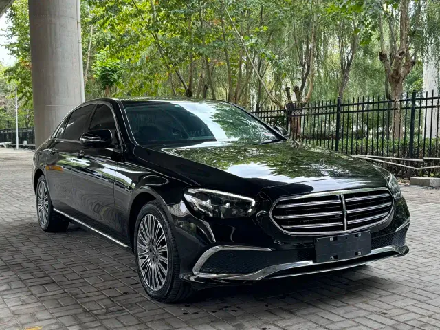 Mercedes-Benz E-Class — Фото автомобиля 2