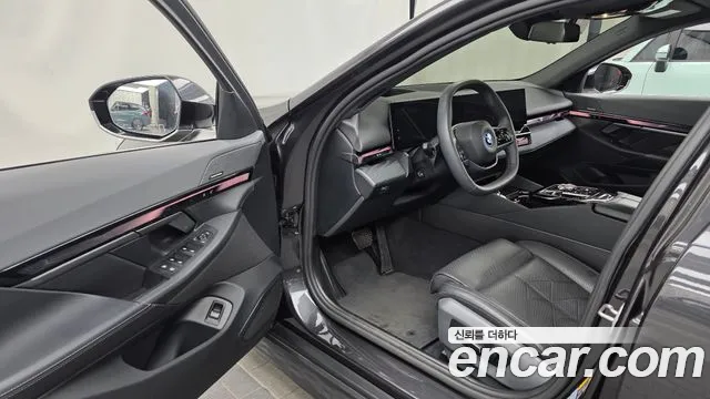 BMW i5 G60 — Фото автомобиля 10