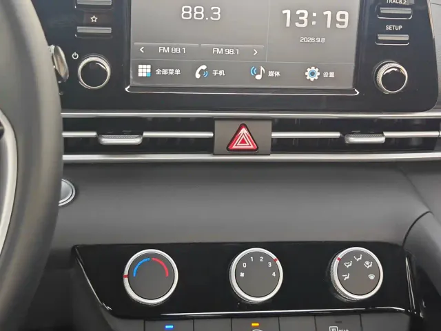 Hyundai Elantra — Фото автомобиля 22