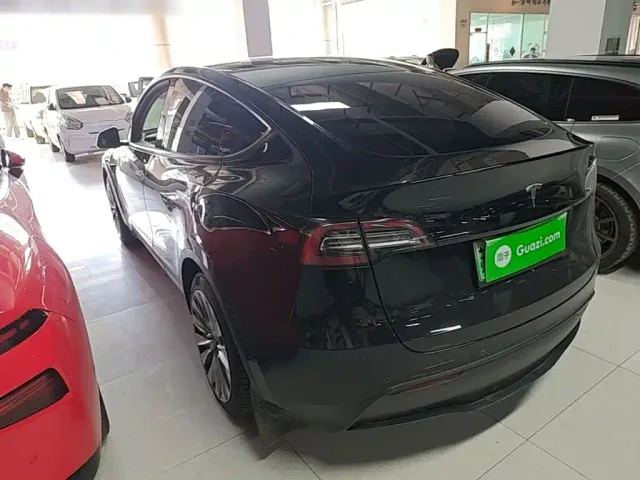Tesla Model Y — Фото автомобиля 4