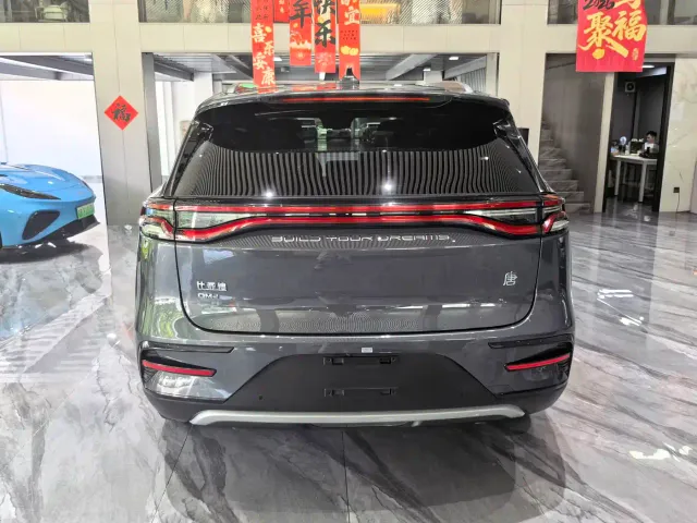 BYD Tang — Фото автомобиля 24