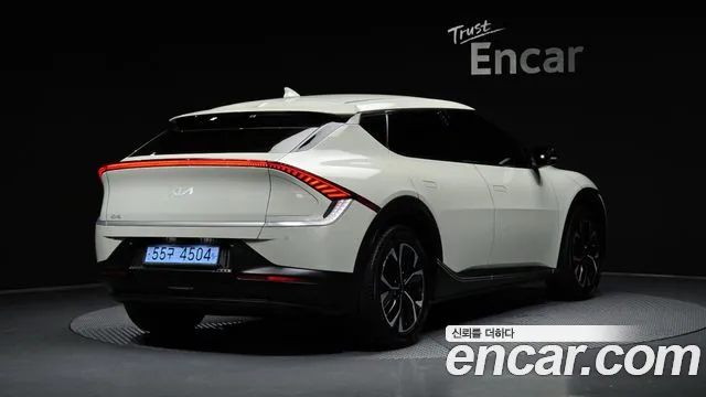 Kia EV6 — Фото автомобиля 2