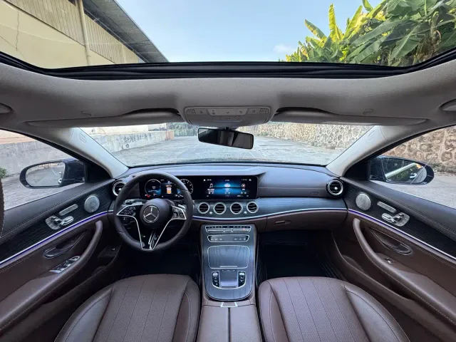 Mercedes-Benz E-Class — Фото автомобиля 5