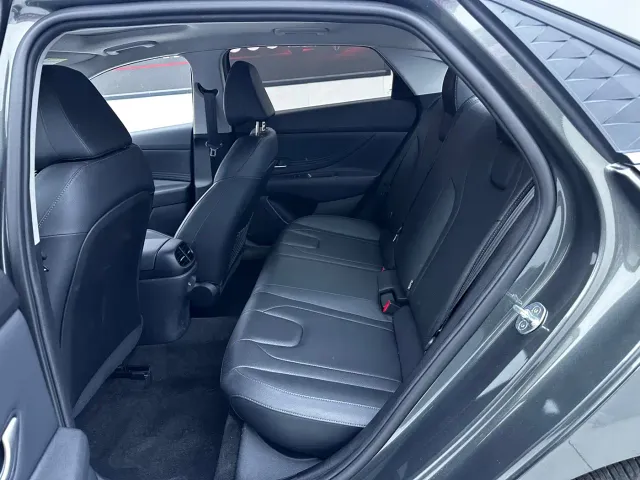Hyundai Elantra — Фото автомобиля 5