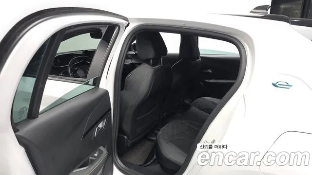 Peugeot 208 — Фото автомобиля 26