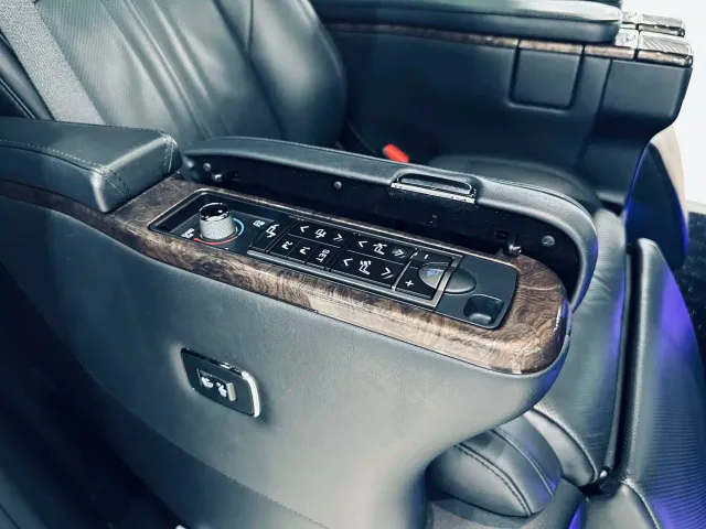 Toyota Vellfire — Фото автомобиля 11