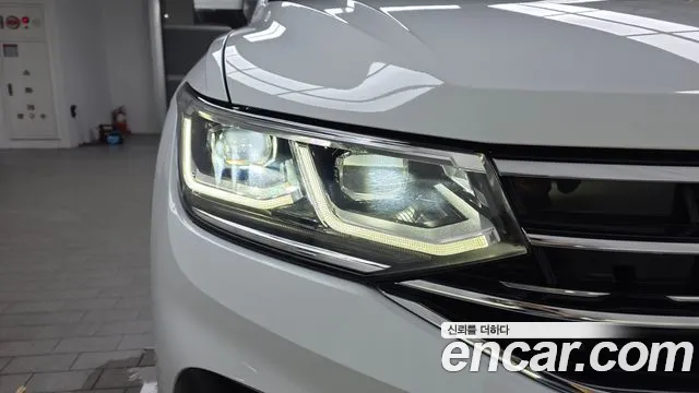 Volkswagen Tiguan Tiguan 2 поколение 2.0 TDI Premium — Фото автомобиля 21