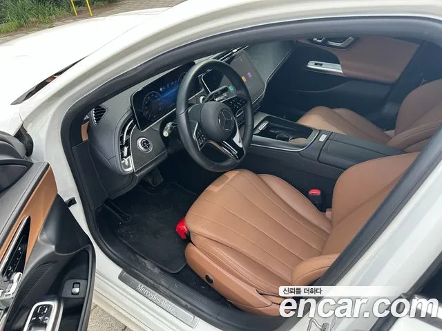 Mercedes-Benz E-Class — Фото автомобиля 25