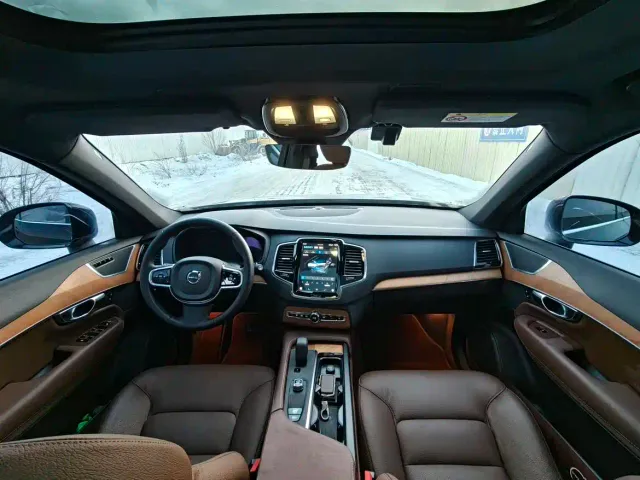 Volvo XC90 — Фото автомобиля 5