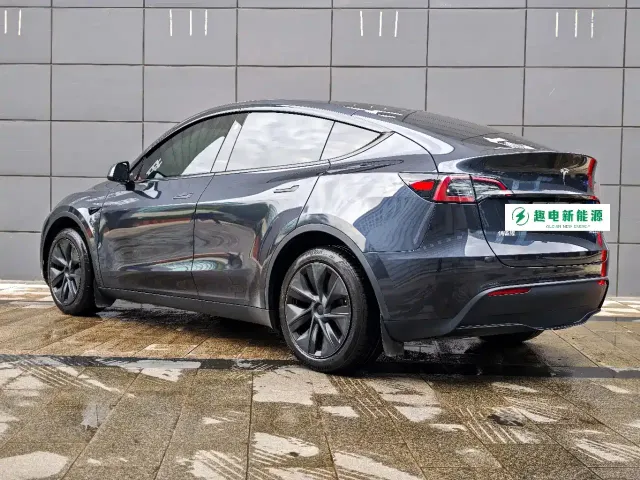 Tesla Model Y — Фото автомобиля 4