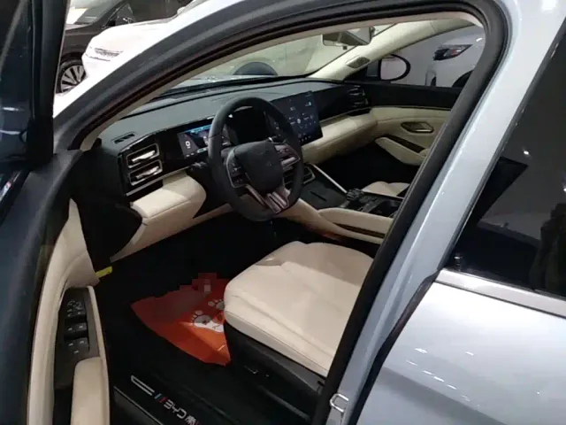 BYD Qin L — Фото автомобиля 15