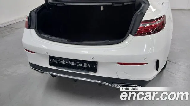 Mercedes-Benz E-Class — Фото автомобиля 11
