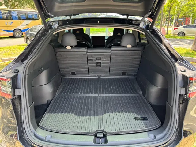 Tesla Model Y — Фото автомобиля 14