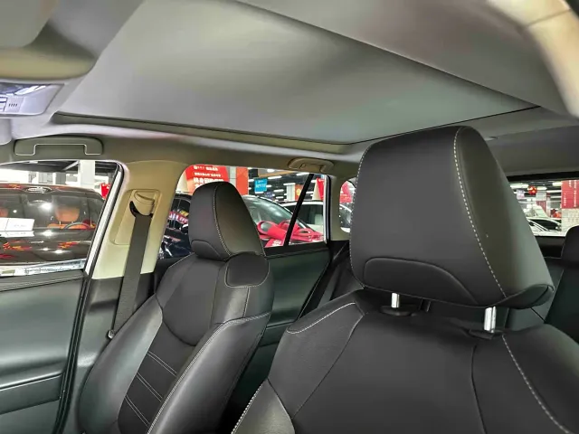 Toyota RAV4 — Фото автомобиля 10