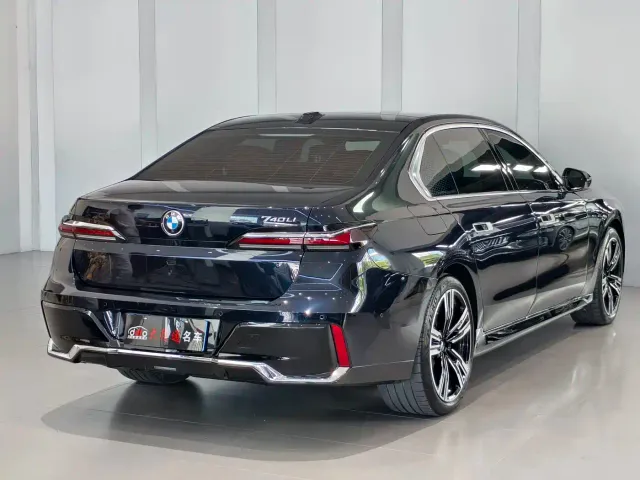BMW 7 Series — Фото автомобиля 3