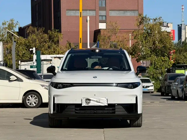 Leapmotor C16 — Фото автомобиля 2