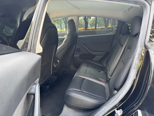 Tesla Model Y — Фото автомобиля 8
