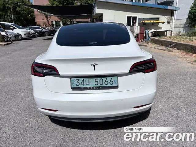 Tesla Model 3 — Фото автомобиля 15