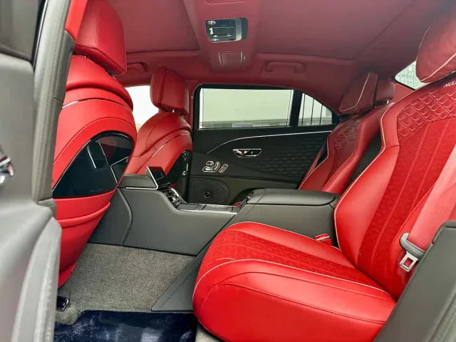 Bentley Flying Spur — Фото автомобиля 13