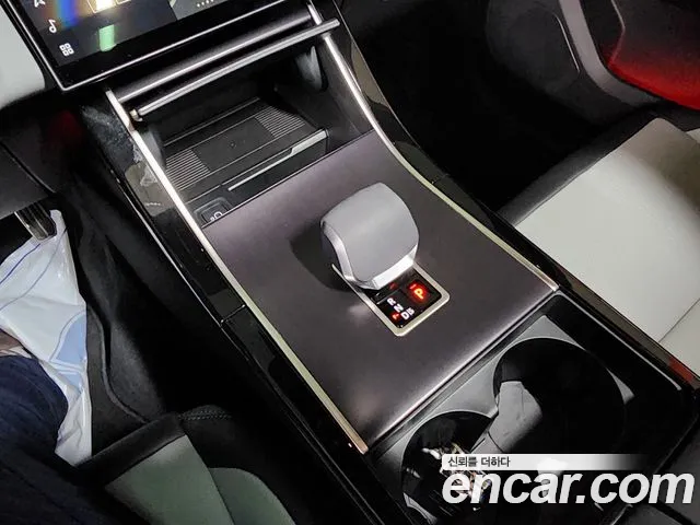 Land Rover Range Rover Velar — Фото автомобиля 9