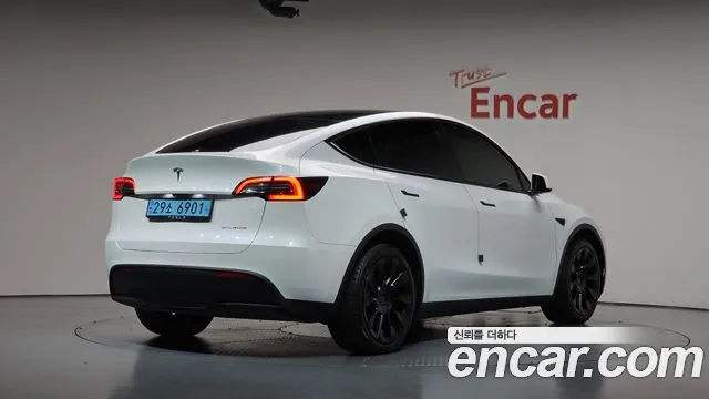 Tesla Model Y — Фото автомобиля 2