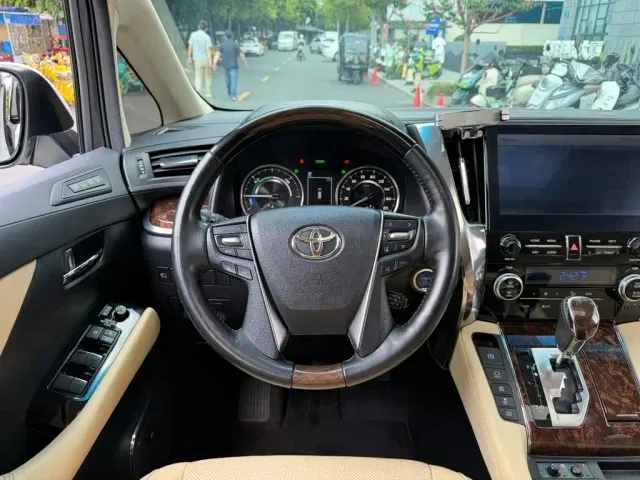 Toyota Alphard — Фото автомобиля 14