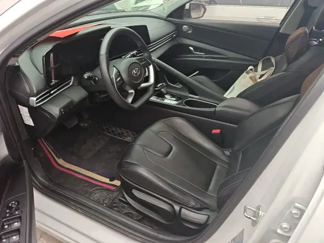 Hyundai Elantra — Фото автомобиля 14
