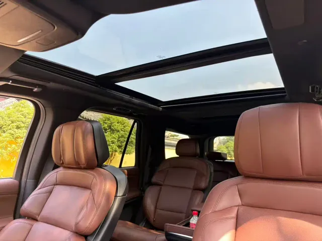 Lincoln Navigator — Фото автомобиля 8