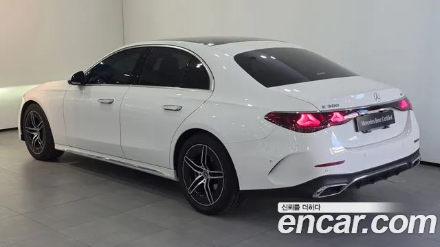 Mercedes-Benz E-Class — Фото автомобиля 2