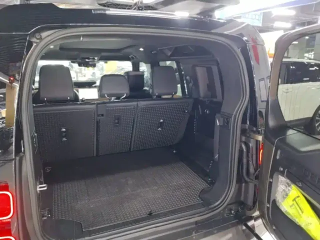 Land Rover Defender — Фото автомобиля 18