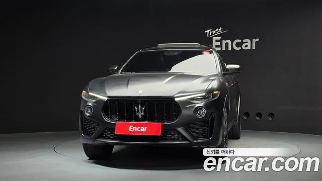 Maserati Levante — Фото автомобиля 3