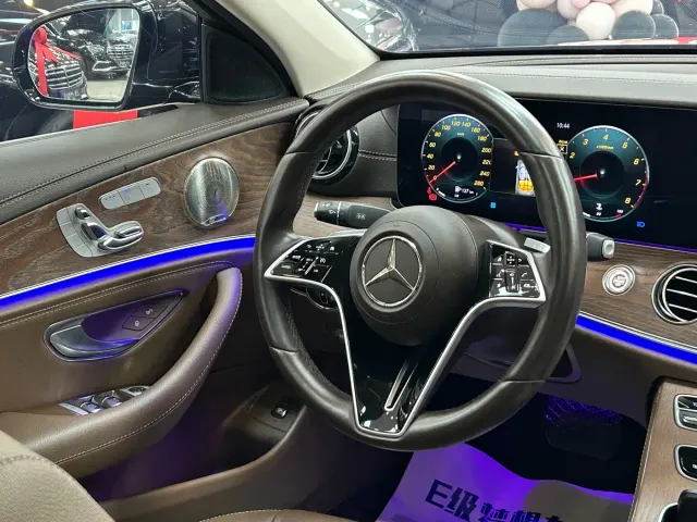 Mercedes-Benz E-Class — Фото автомобиля 14