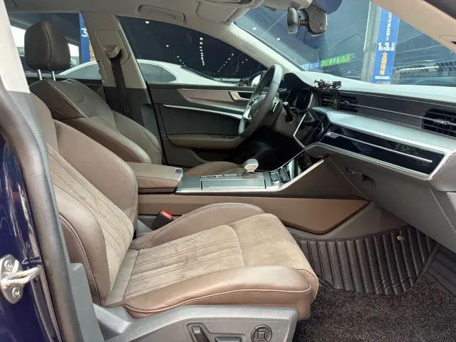 Audi A7L — Фото автомобиля 13