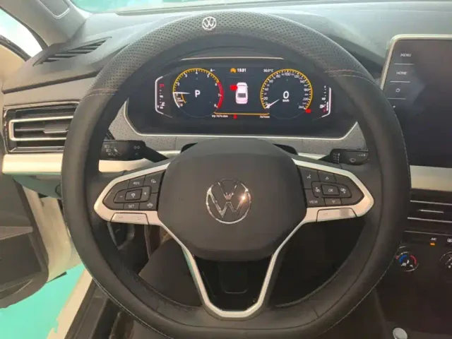 Volkswagen Lavida — Фото автомобиля 10