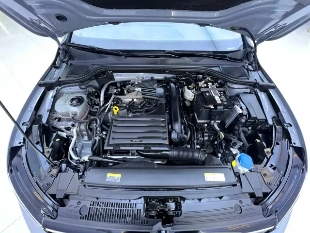 Volkswagen Golf — Фото автомобиля 20