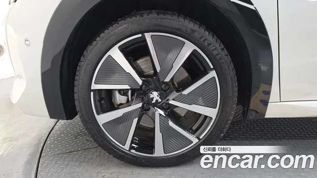 Peugeot 208 — Фото автомобиля 5