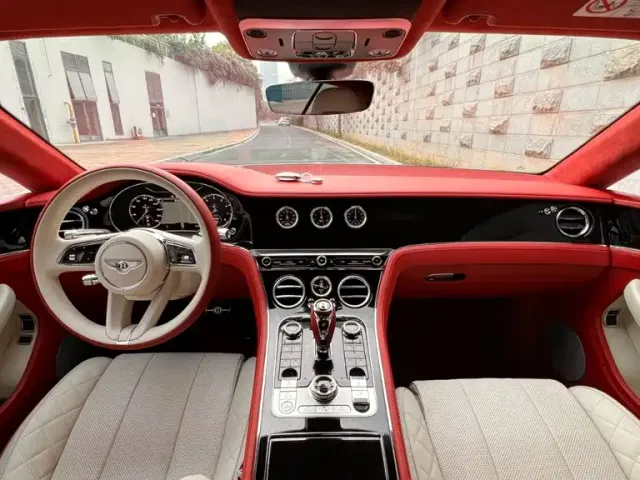 Bentley Continental — Фото автомобиля 13