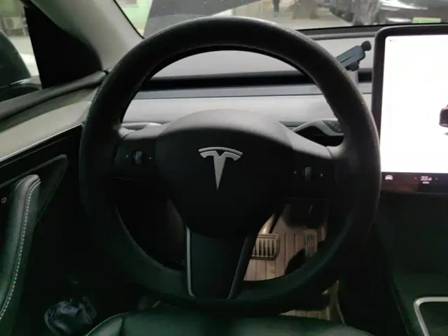 Tesla Model Y — Фото автомобиля 15