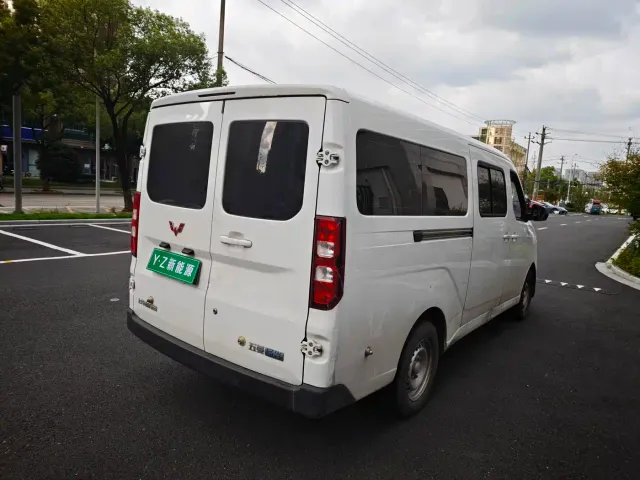 Wuling Yangguang — Фото автомобиля 13