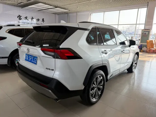 Toyota RAV4 — Фото автомобиля 12