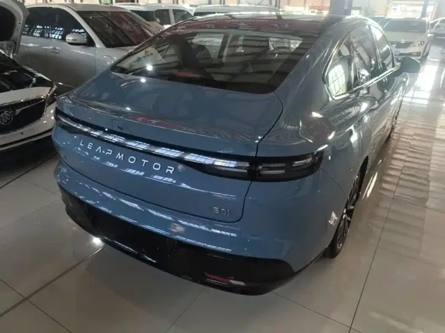 Leapmotor B01 — Фото автомобиля 6