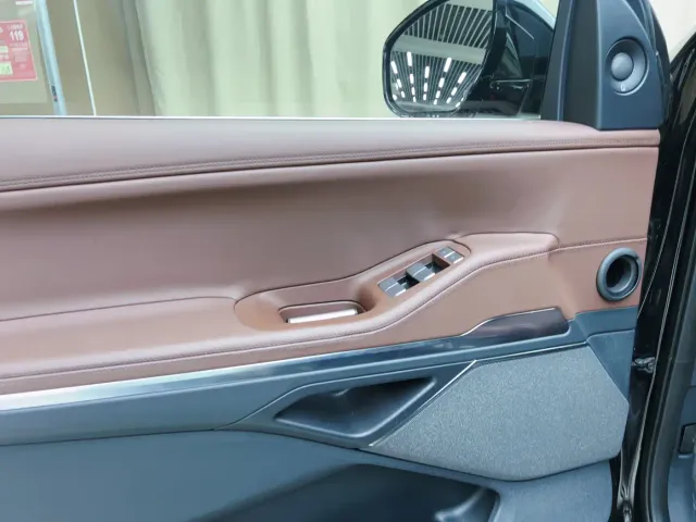 Lincoln Navigator — Фото автомобиля 12