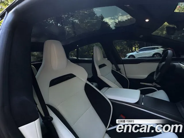 Tesla Model S — Фото автомобиля 6