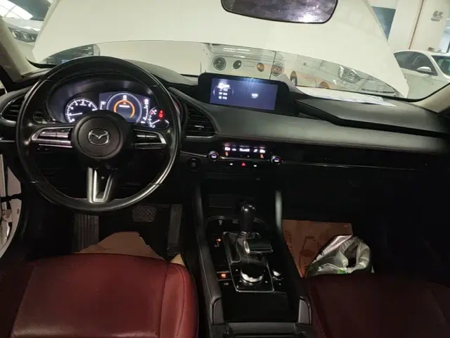 Mazda Axela — Фото автомобиля 9