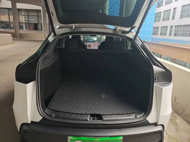 Tesla Model Y — Фото автомобиля 18