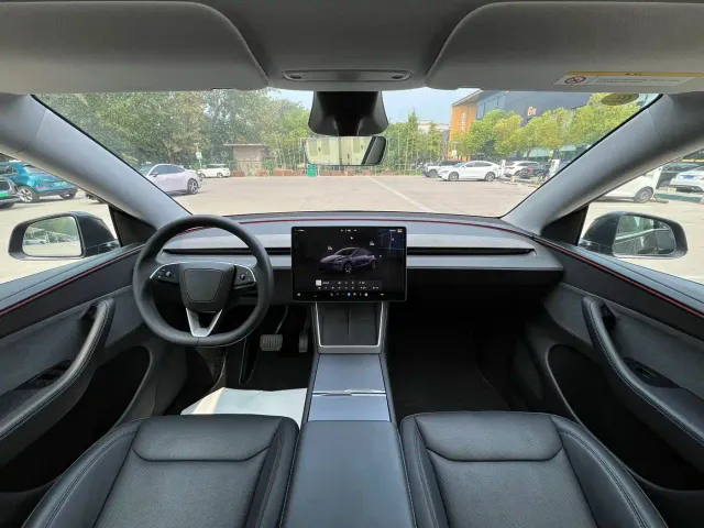 Tesla Model Y — Фото автомобиля 11