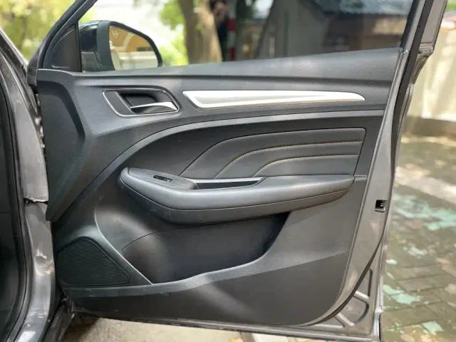 Roewe RX3 — Фото автомобиля 12
