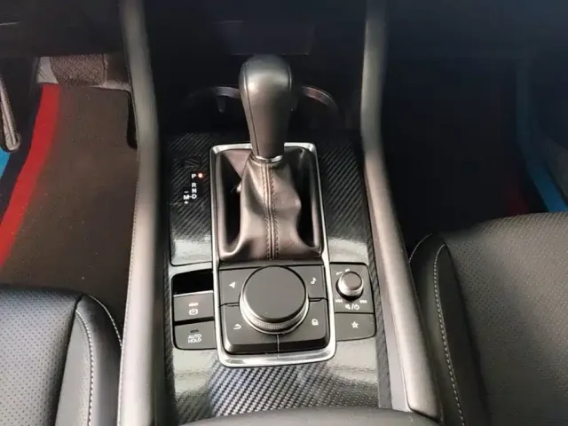 Mazda Axela — Фото автомобиля 13