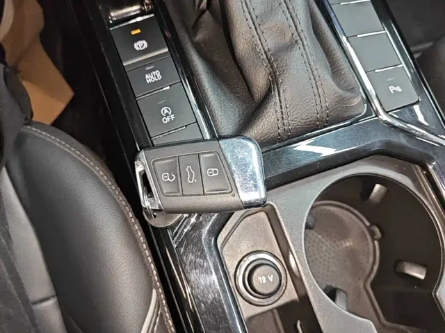 Volkswagen Passat 2023 Facelift 330TSI Starlight Elite Edition — Фото автомобиля 8